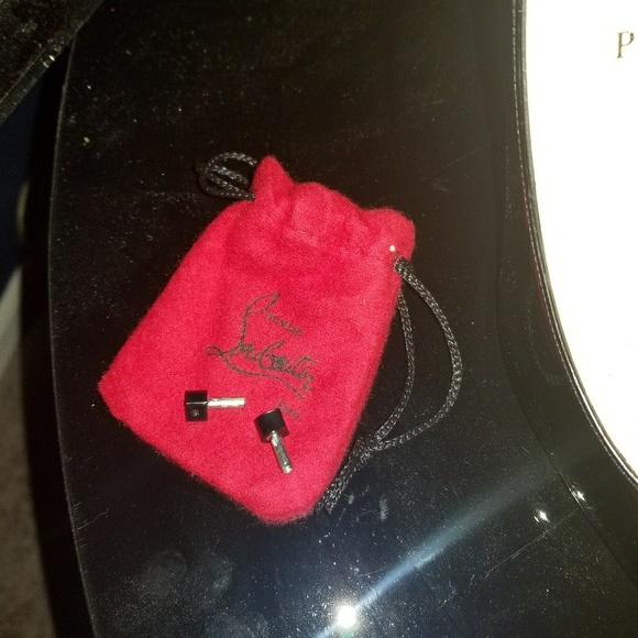 👠SOLD 👠Authentic Christian Louboutin Pumps - Picture 4 of 7